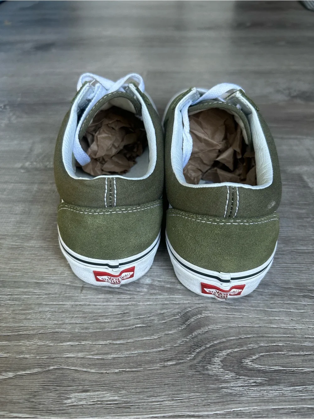 Vans Men's Olive Green Low-Top Skate Sneakers with White Stripe